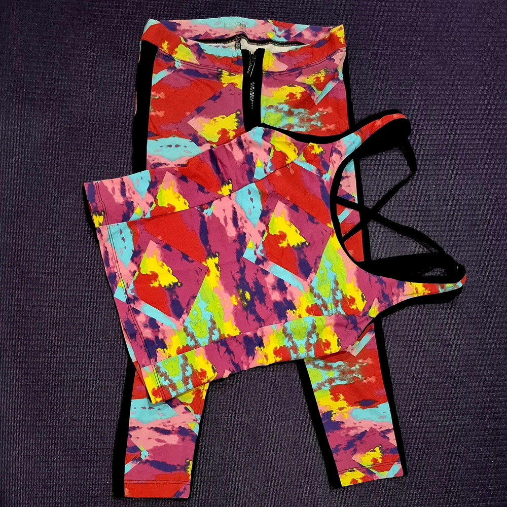 *NWOT* Bebe Sports 2-PC Multicolor Tank w/Shelf Bra & Capri - XS/S.